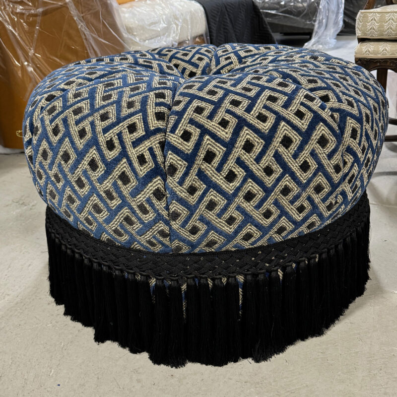 Round tufted ottoman